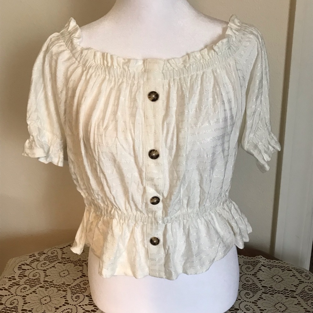 Express women’s short sleeve top in cream